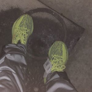Yeezy frozen yellow v2 verified by stock x